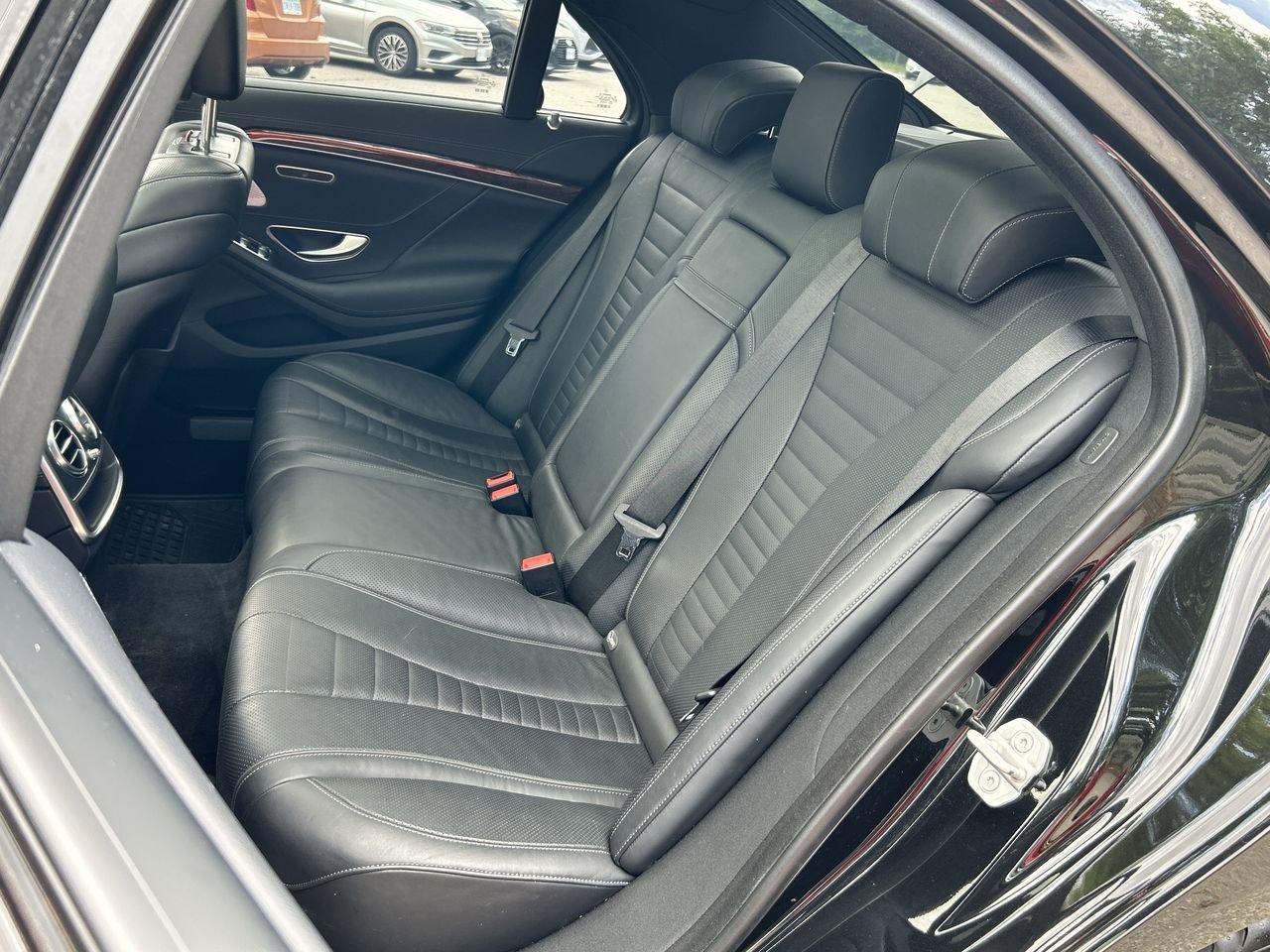 Used 2017 Black Mercedes-Benz 4MATIC image 31