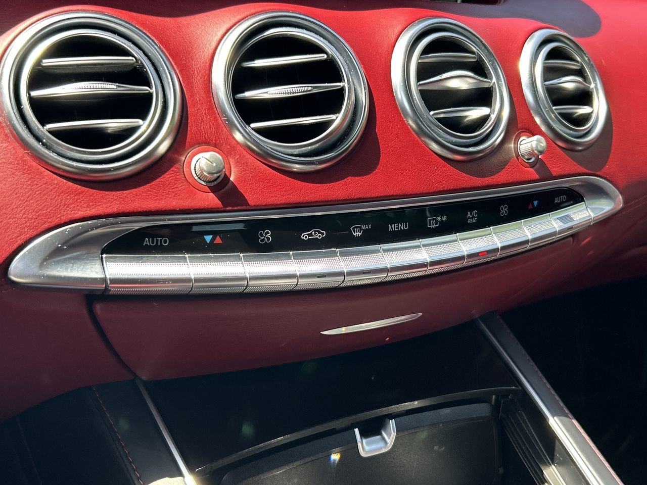 Used 2015 Black Mercedes-Benz 4MATIC Coupe image 27