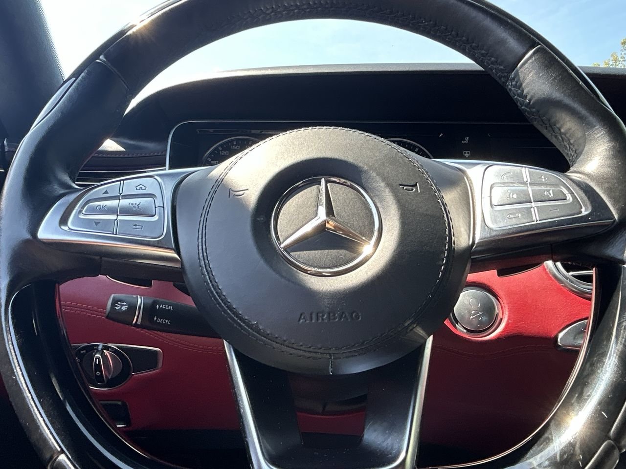 Used 2015 Black Mercedes-Benz 4MATIC Coupe image 22