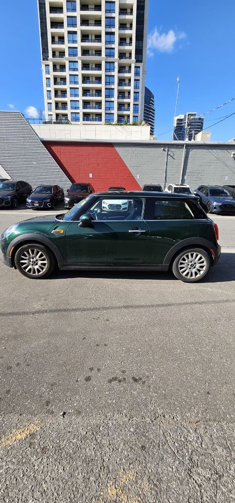 Used 2016 Green MINI 3 Door image 2