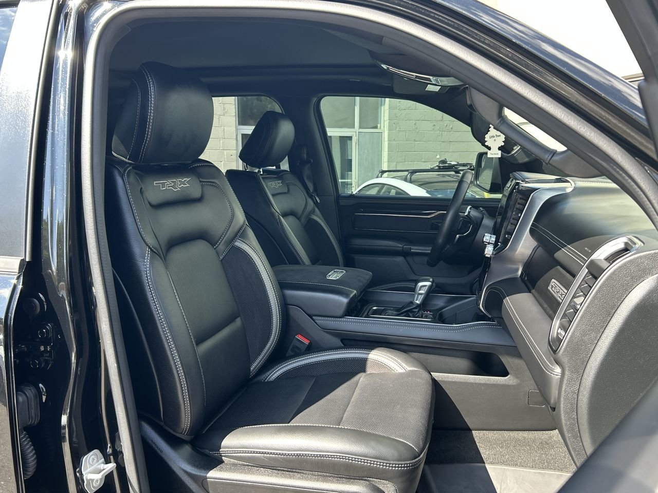 Used 2022 Granite Crystal (MET) / Diamond Black Crystal P.C. Ram Crew Cab image 33