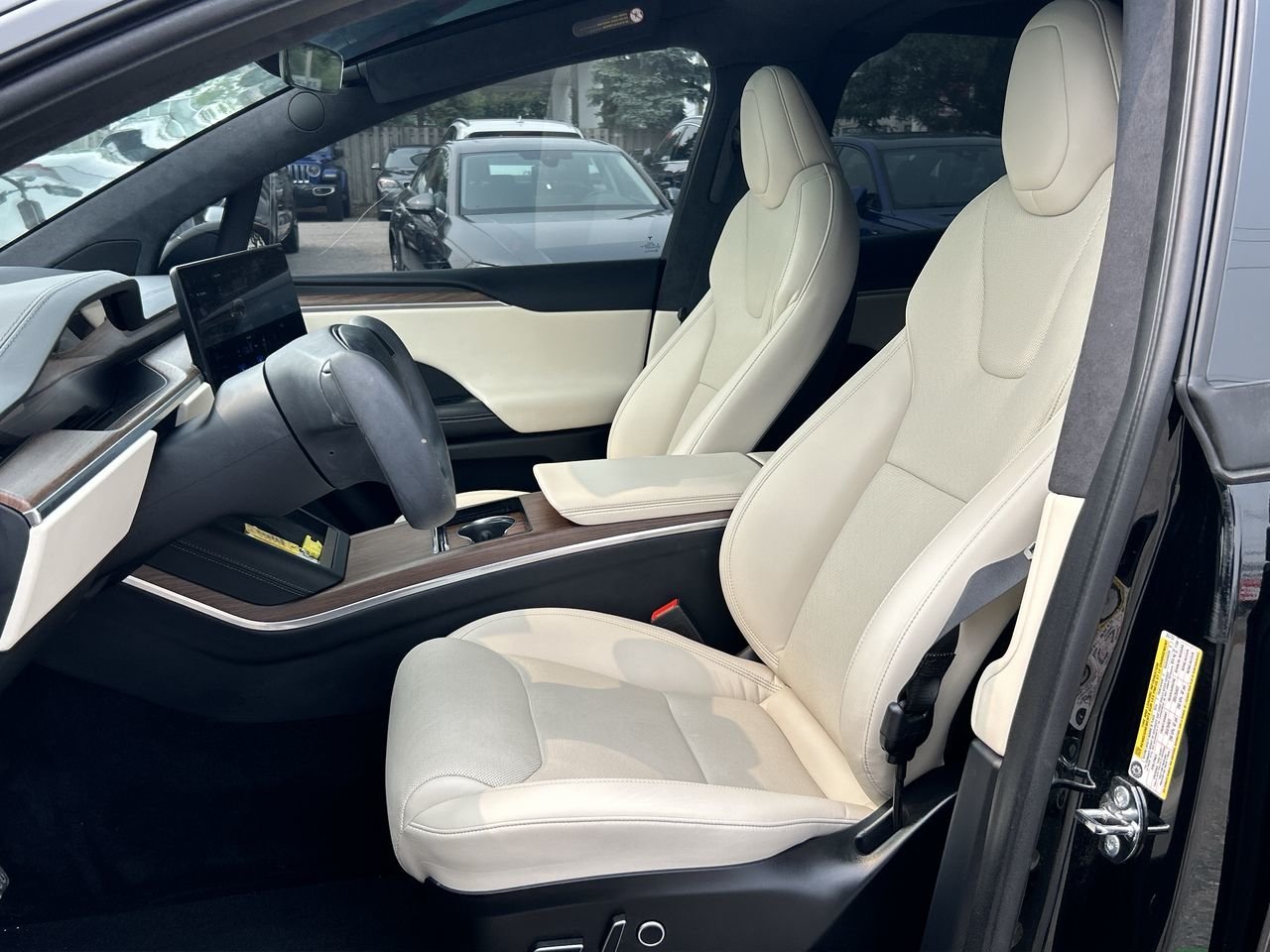Used 2022 Black Tesla  image 19