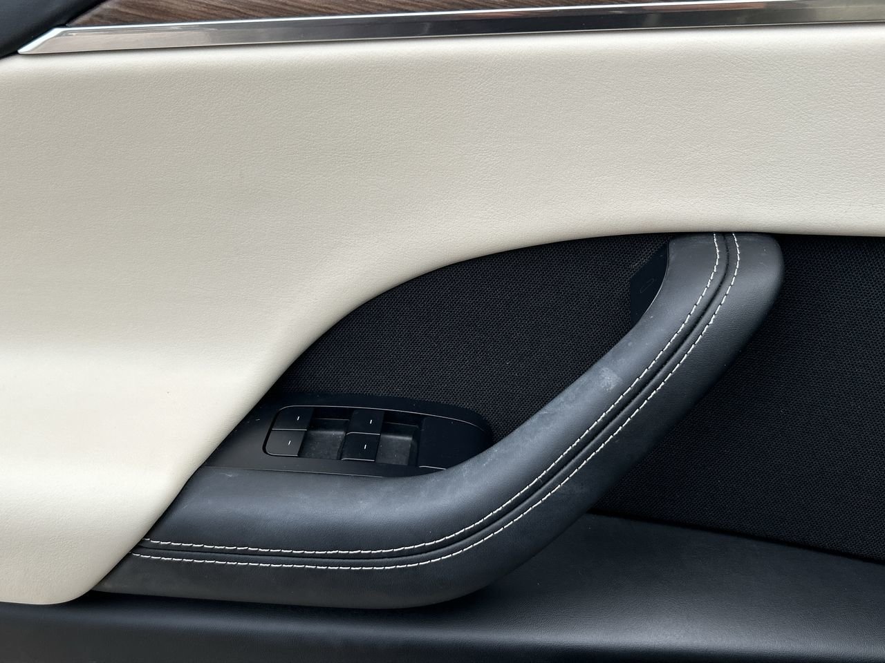 Used 2022 Black Tesla  image 21