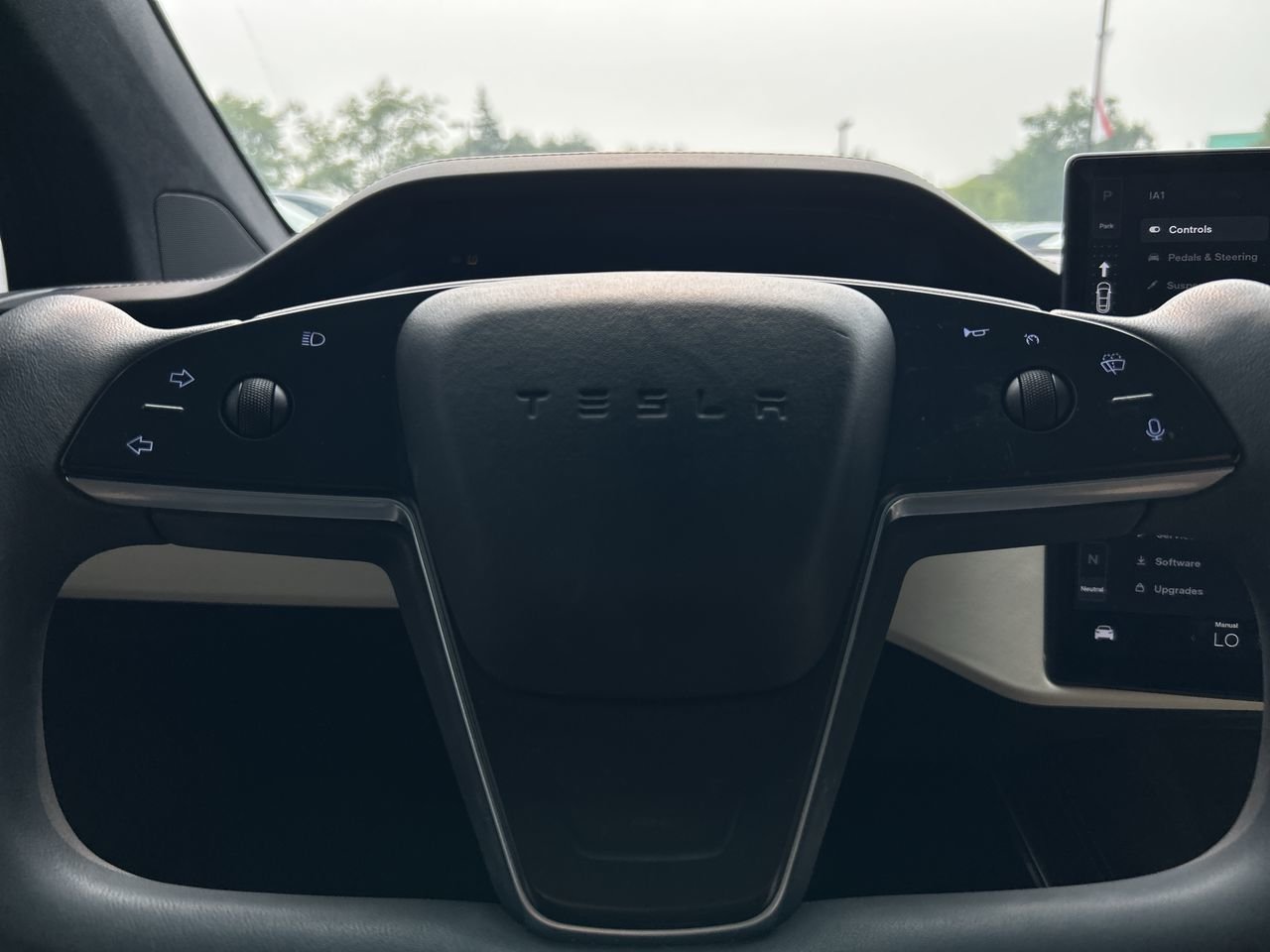 Used 2022 Black Tesla  image 22
