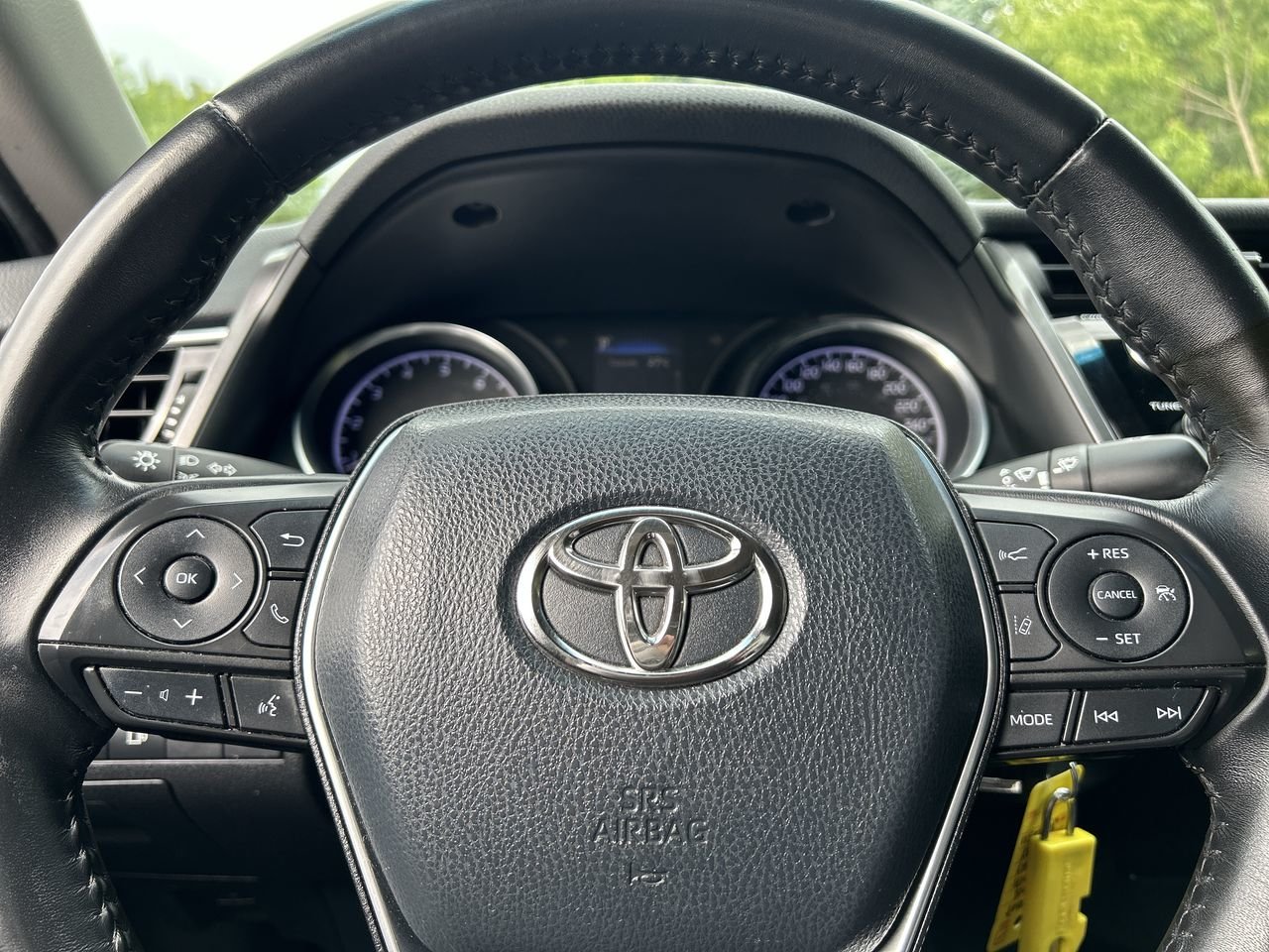 Used 2018 Pre-Dawn Grey Mica Toyota SE image 22