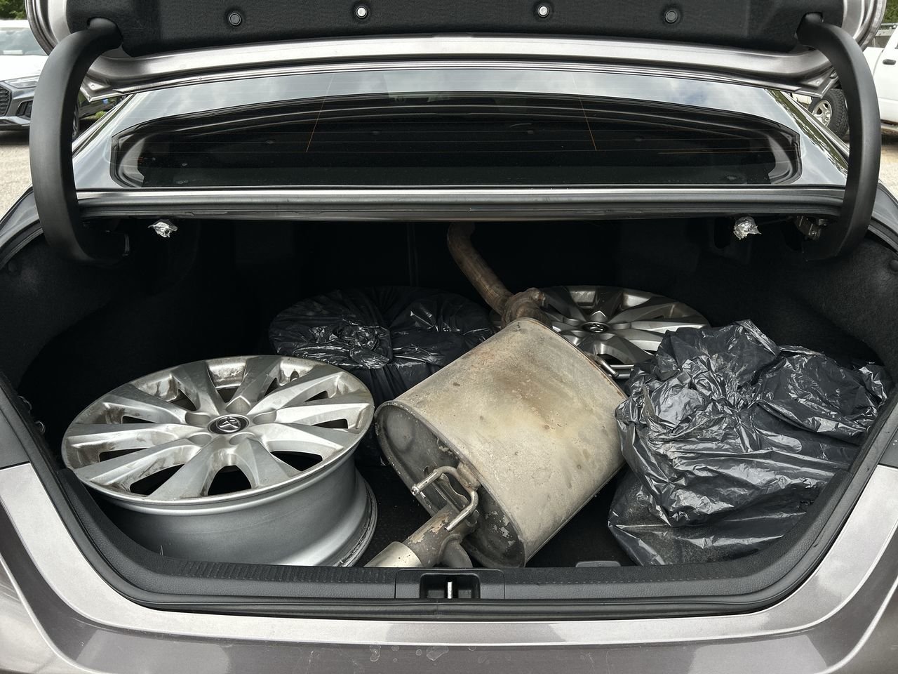 Used 2018 Pre-Dawn Grey Mica Toyota SE image 32