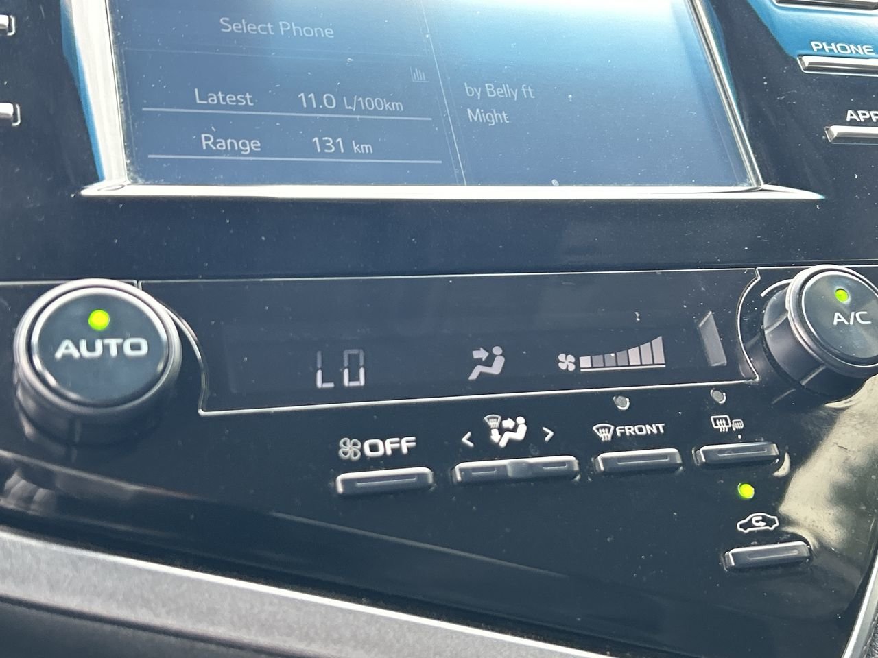 Used 2018 Pre-Dawn Grey Mica Toyota SE image 27