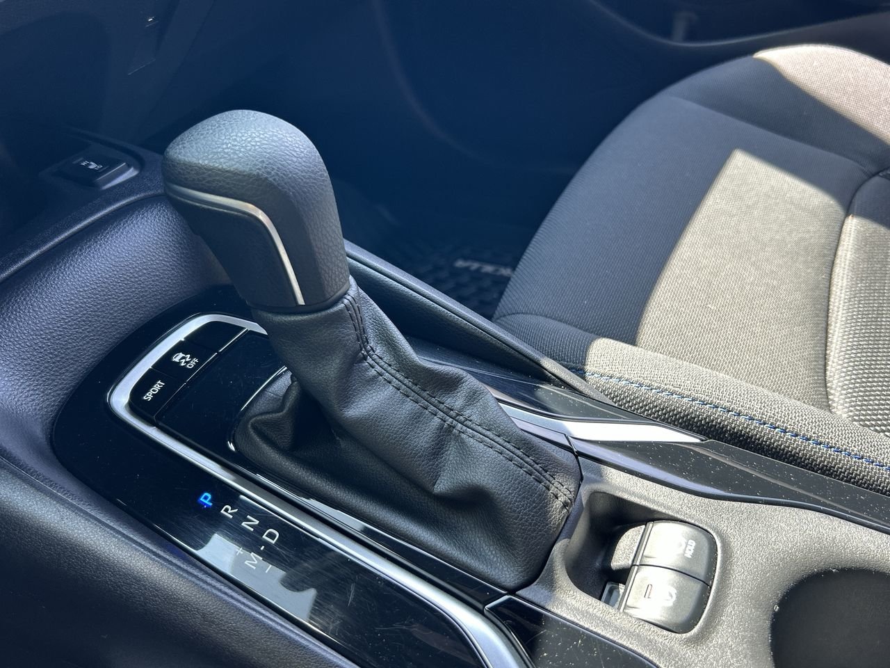 Used 2022 Blue Crush Metallic Toyota SE image 27