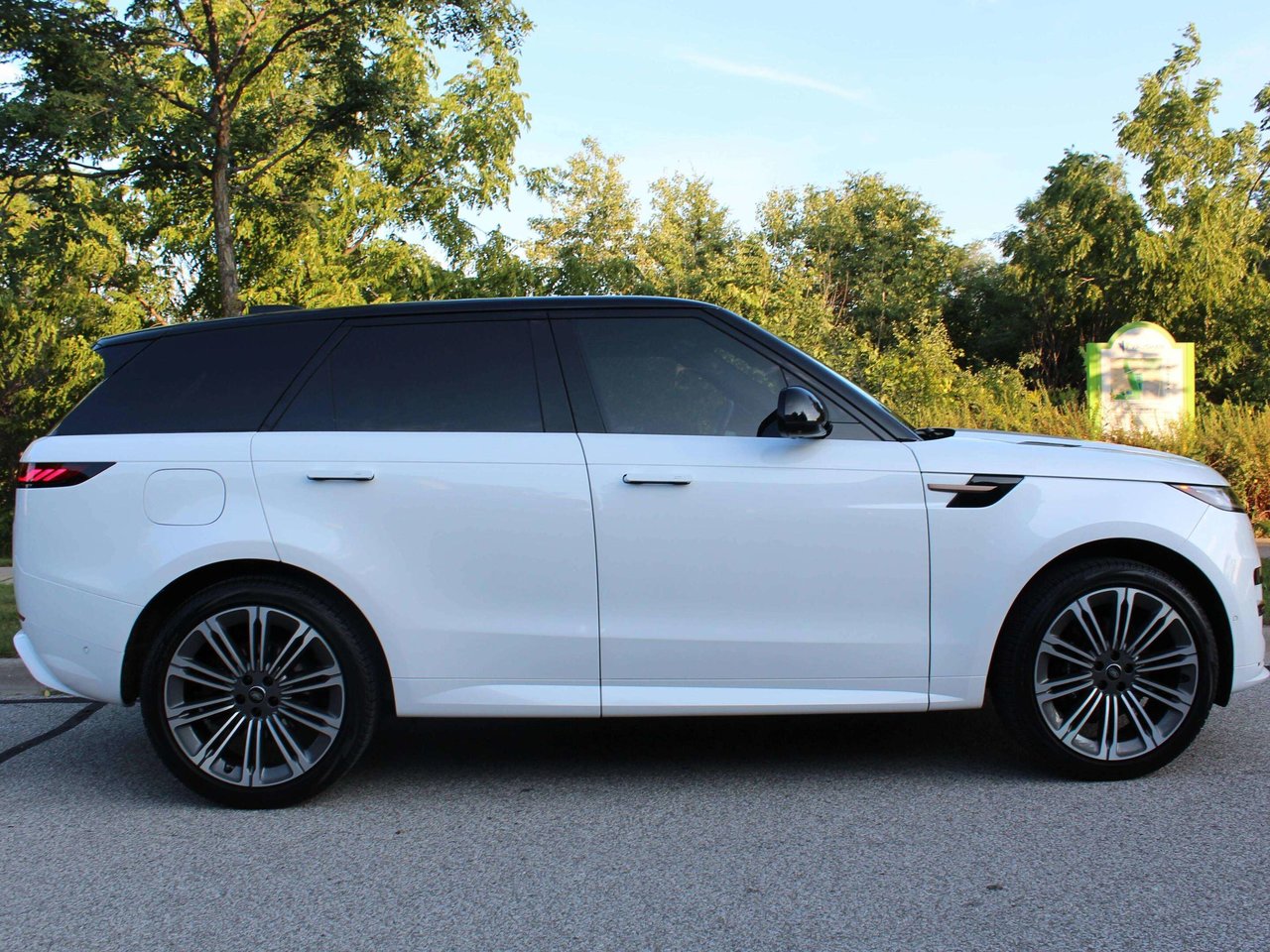  2024 Land Rover Range Rover Sport P400 Dynamic SE AWD   