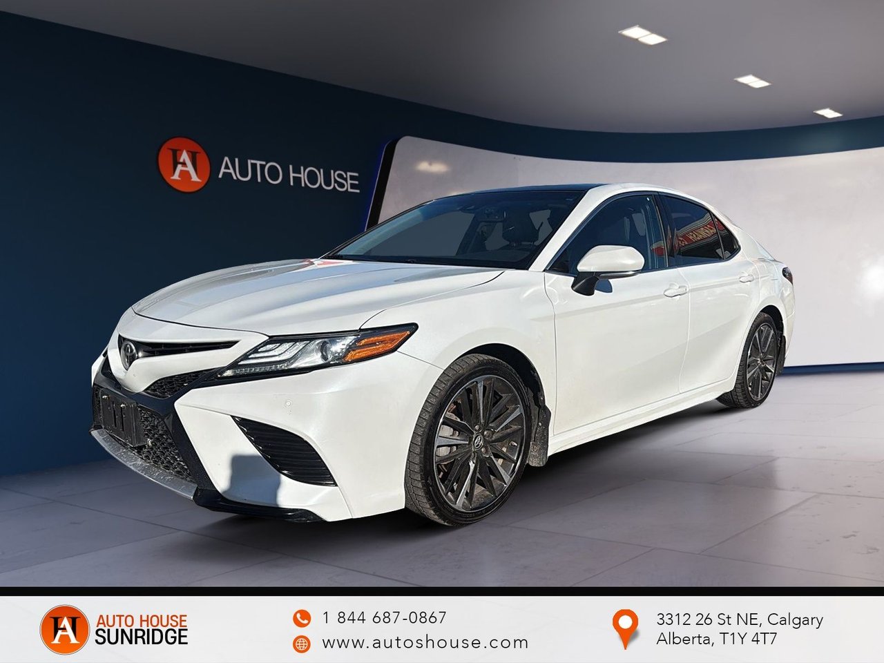 White 2018 Toyota Camry Sedan Front-Wheel Drive Automatic