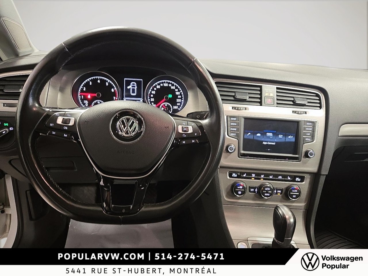 2017 Volkswagen Golf Comfortline Low Kilometer & Sunroof!