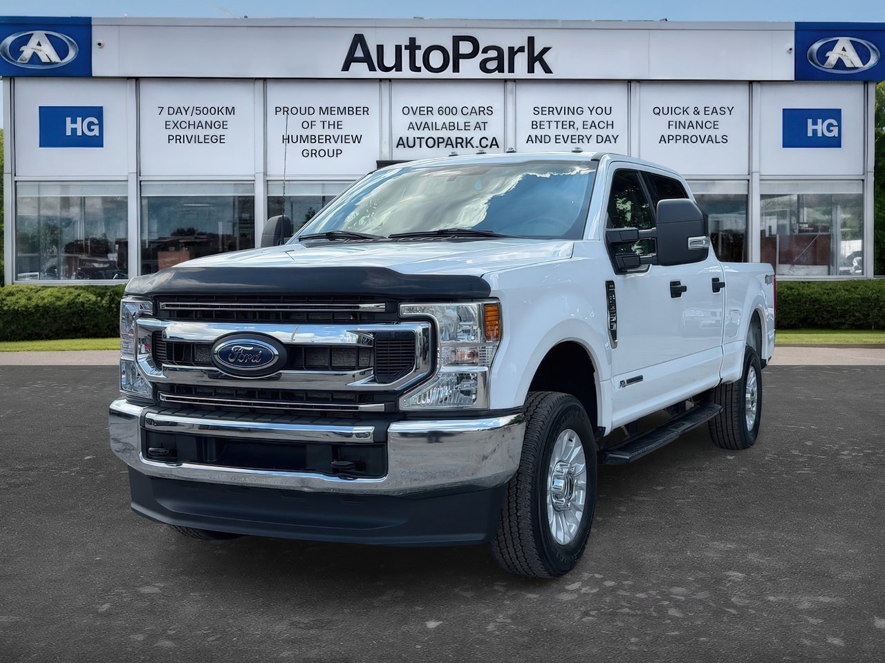 Oxford White 2022 Ford F-250 Super Duty Pickup Truck Four-Wheel Drive Automatic