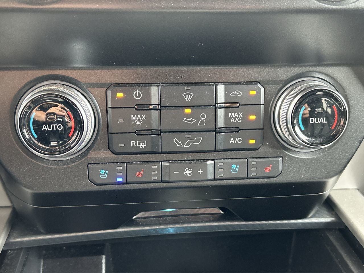 Used 2020 Star White Tri-Coat (MET) Ford Lariat image 27