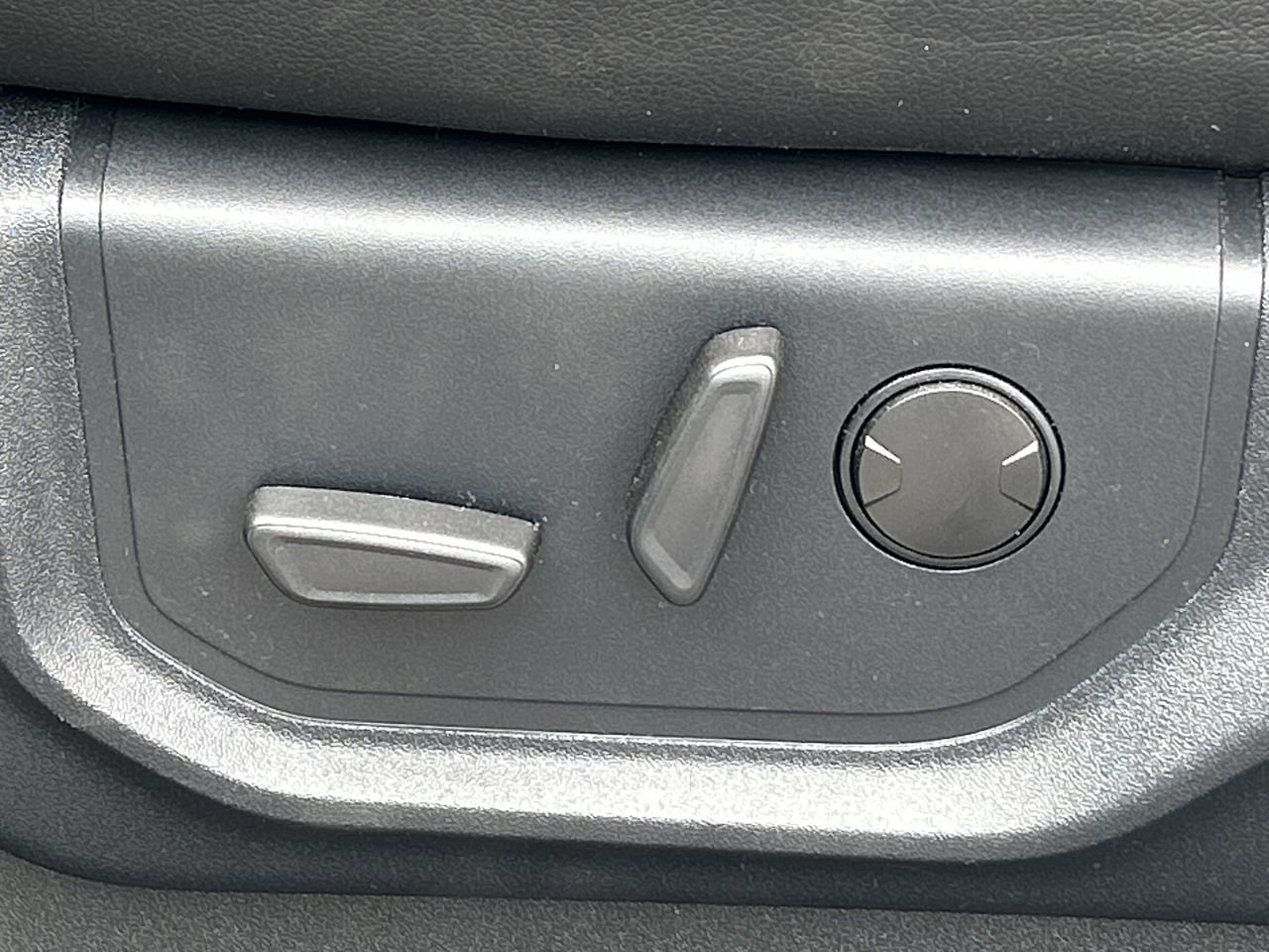 Used 2020 Star White Tri-Coat (MET) Ford Lariat image 20