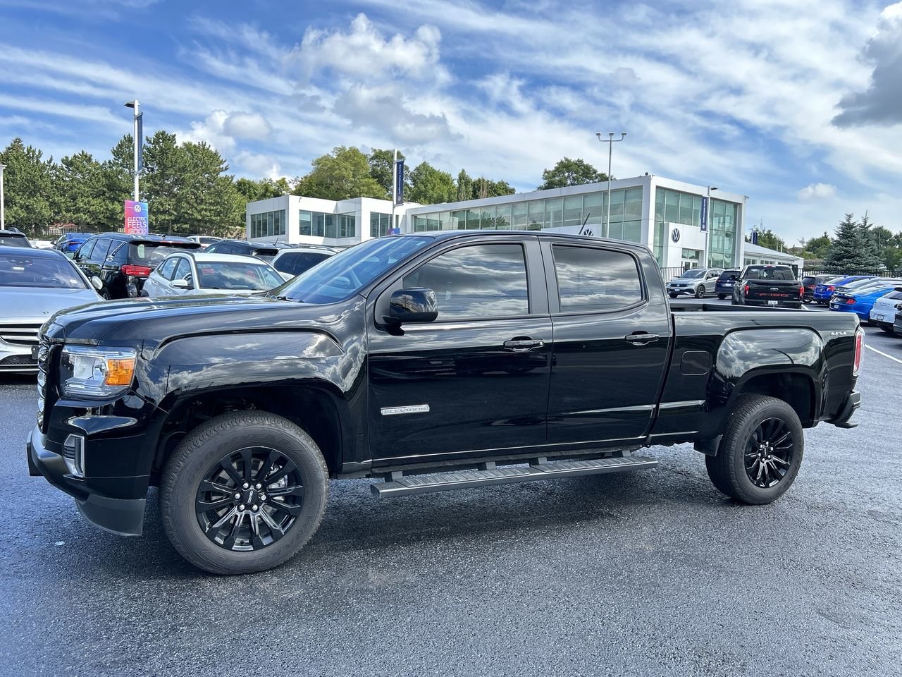 Used 2022 Onyx Black GMC 4WD Elevation image 4