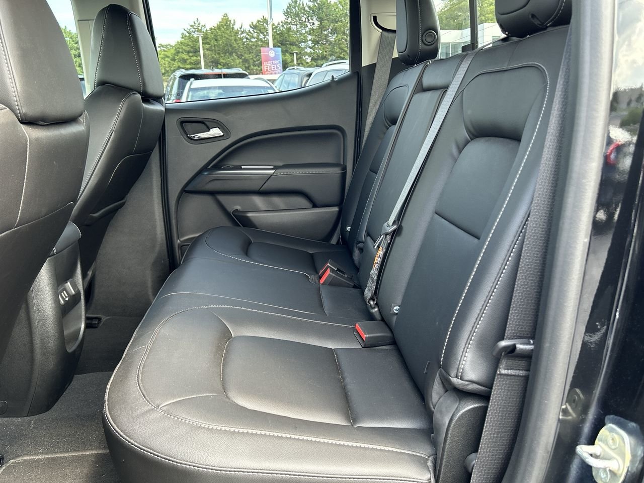 Used 2022 Onyx Black GMC 4WD Elevation image 25