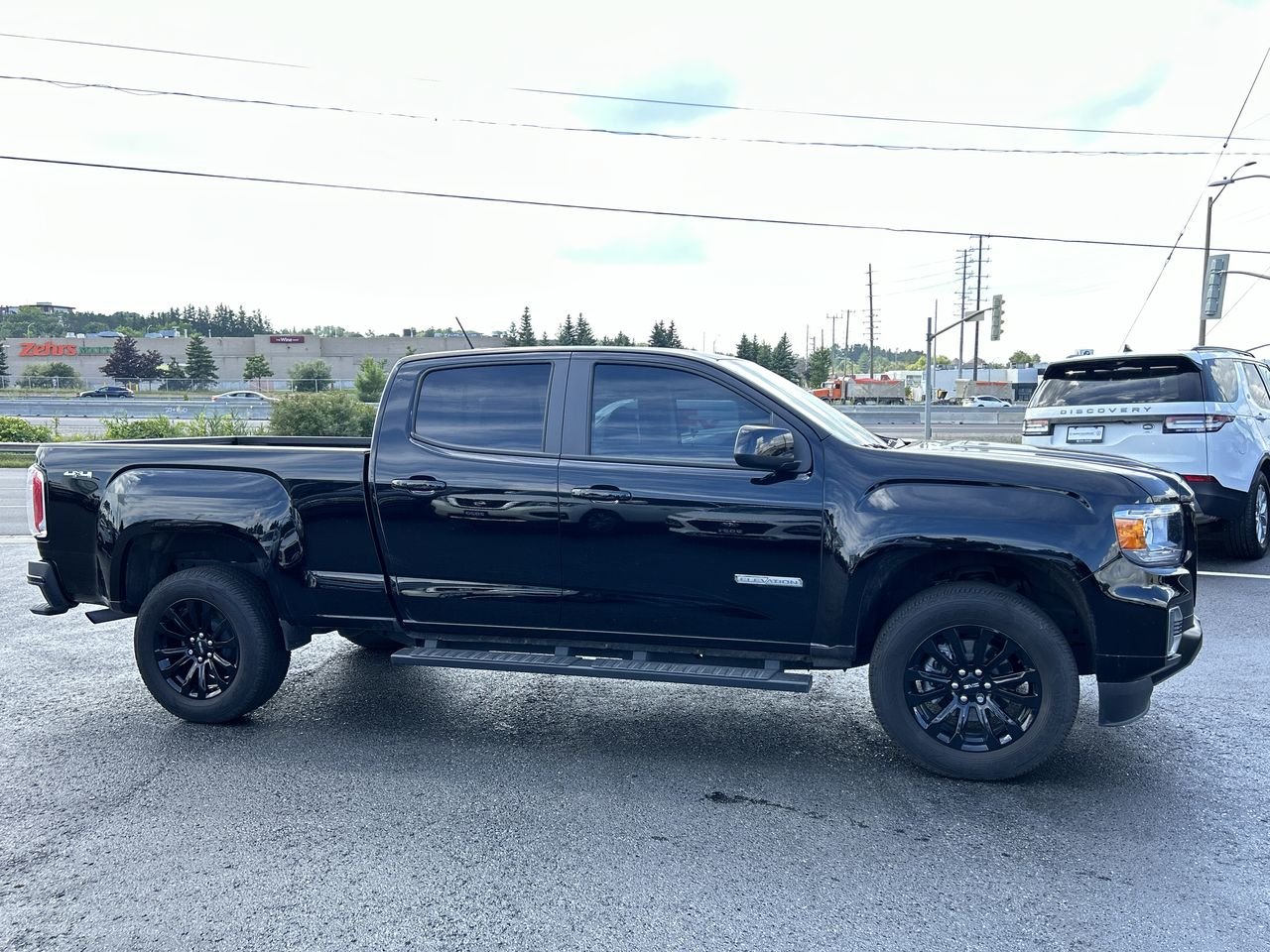 Used 2022 Onyx Black GMC 4WD Elevation image 14