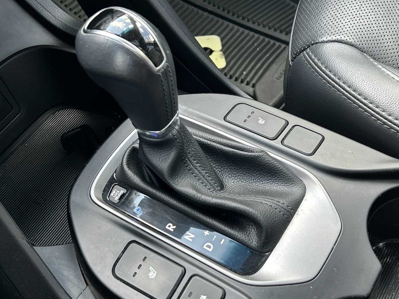 Used 2017  Hyundai SE image 27