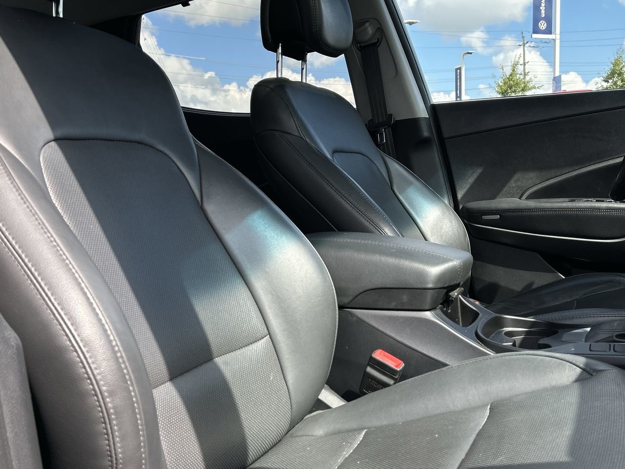 Used 2017  Hyundai SE image 31