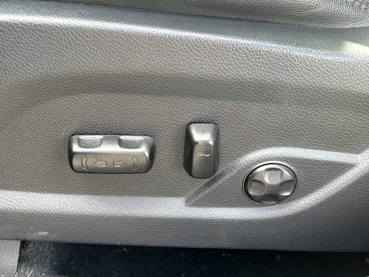 Used 2017  Hyundai SE image 20