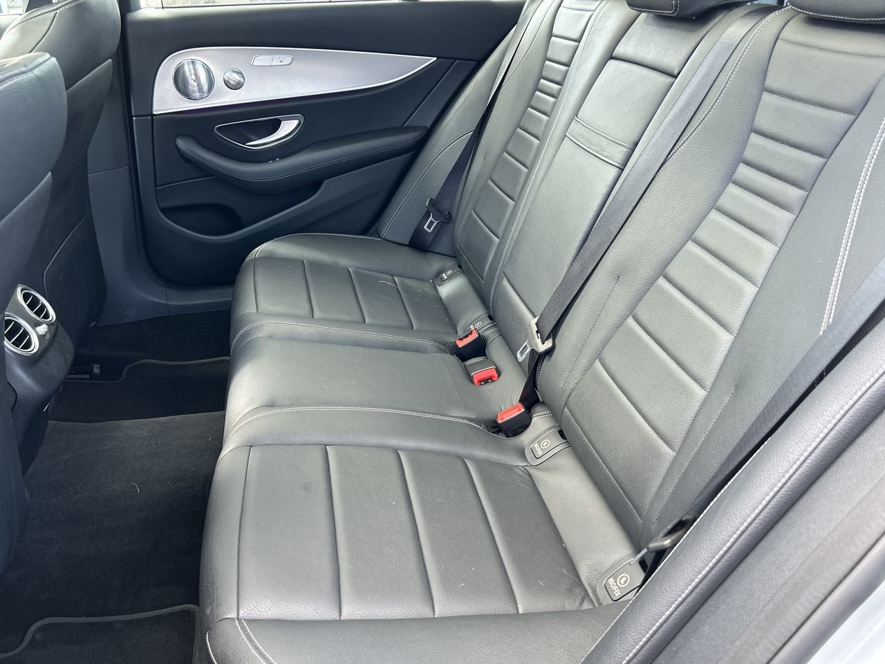 Used 2017 Iridium Silver Met Mercedes-Benz E 400 image 31