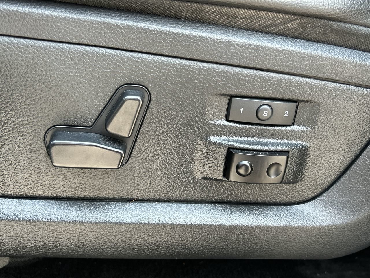 Used 2015 Black C.C. Ram LARAMIE 6.7 CUMMINS image 20
