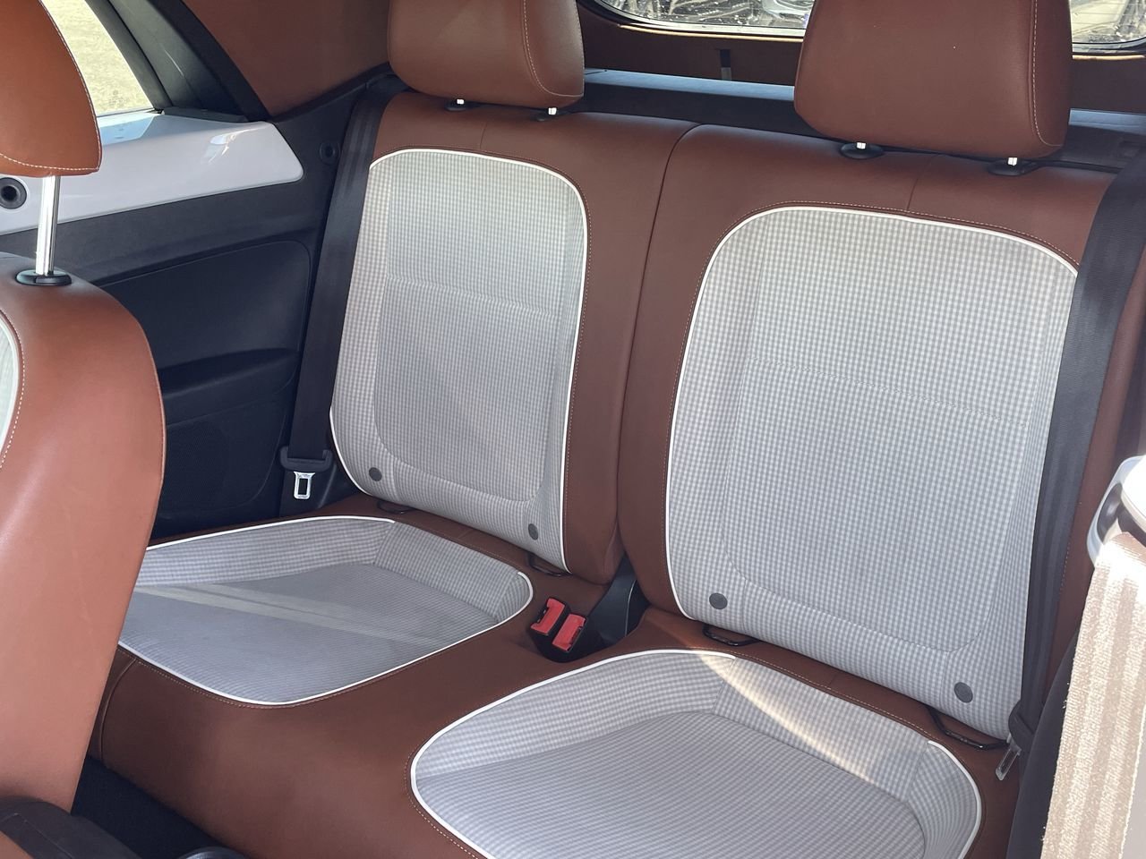 Used 2017 Pure White Volkswagen Classic image 29