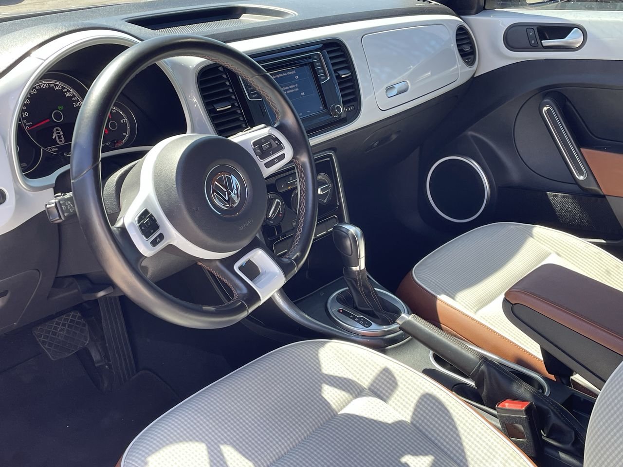 Used 2017 Pure White Volkswagen Classic image 19