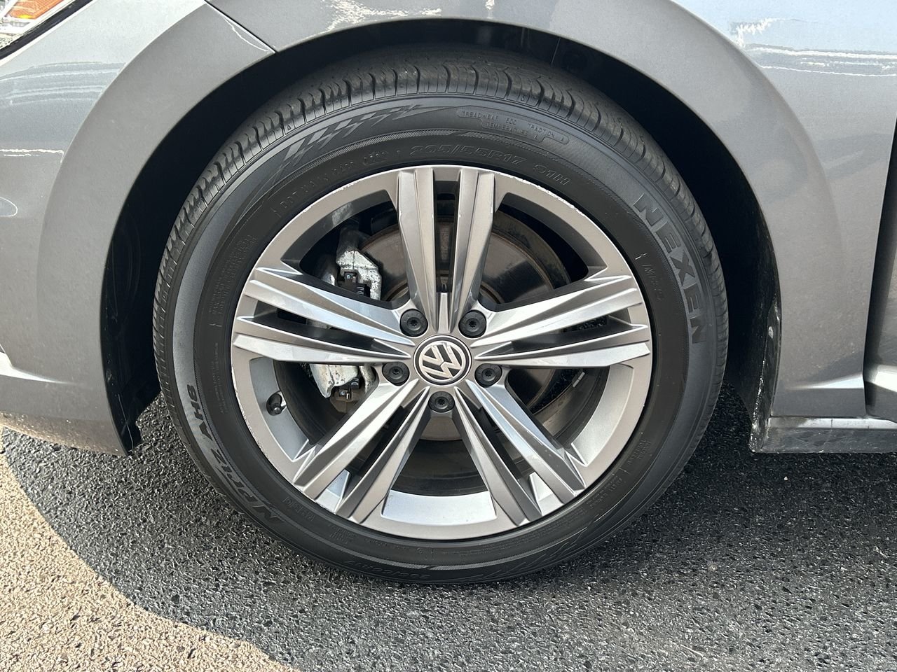 Certified Used 2021 Platinum Grey Met Volkswagen Highline image 18