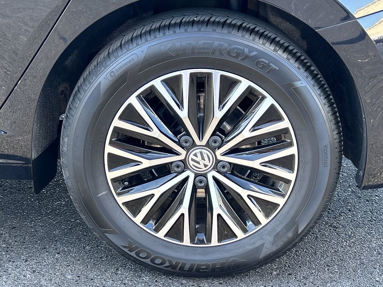 Certified Used 2021 Deep Black Pearl Volkswagen Highline image 18