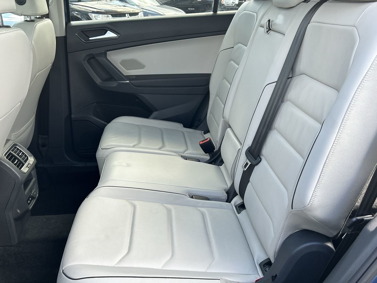 Used 2018 Silk Blue Met Volkswagen Highline image 31