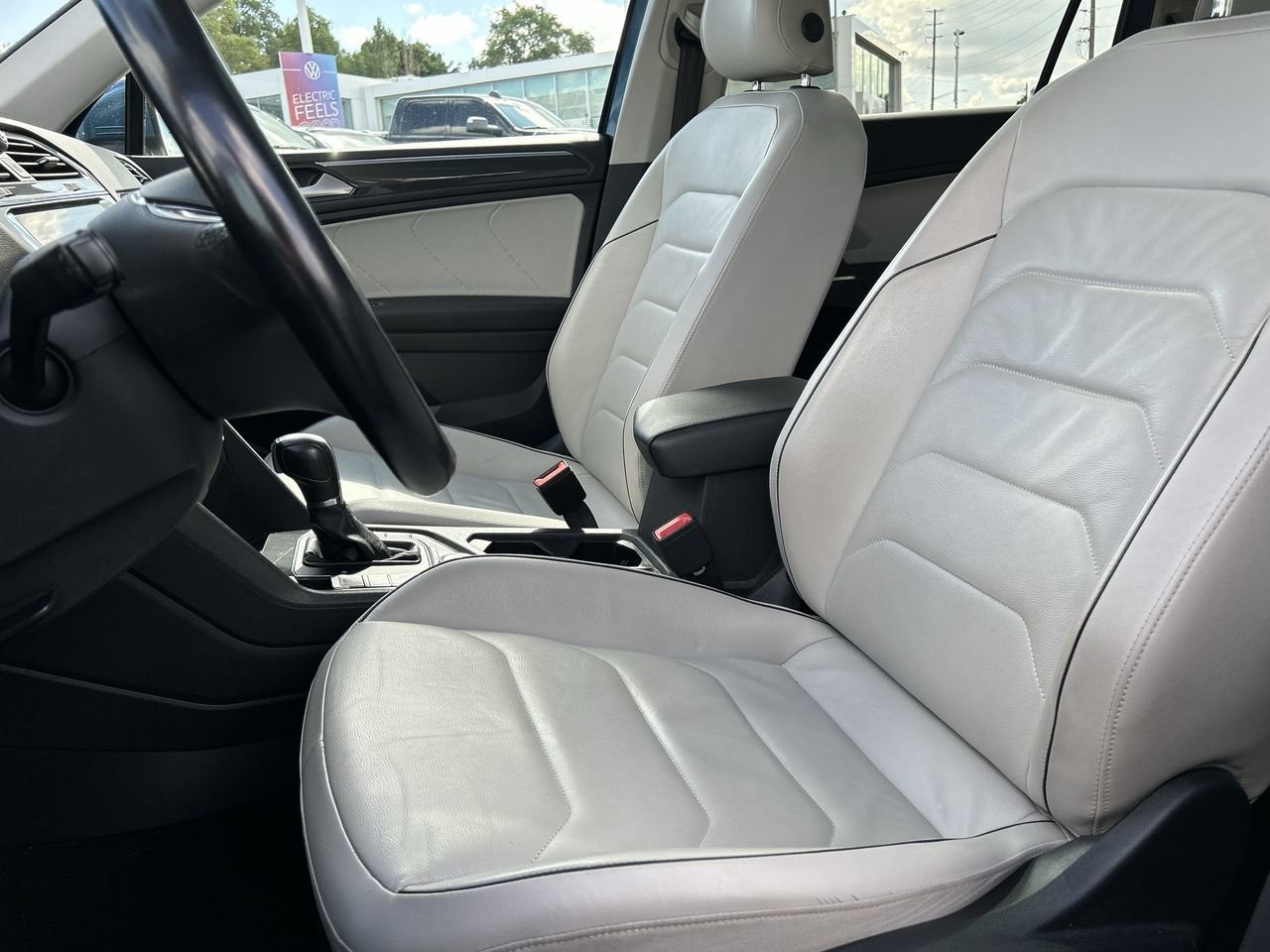 Used 2018 Silk Blue Met Volkswagen Highline image 19