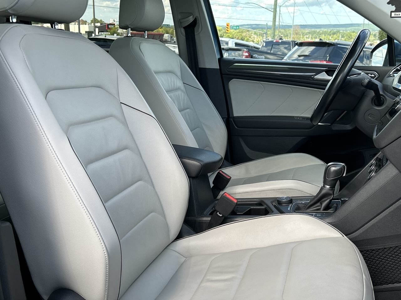 Used 2018 Silk Blue Met Volkswagen Highline image 33