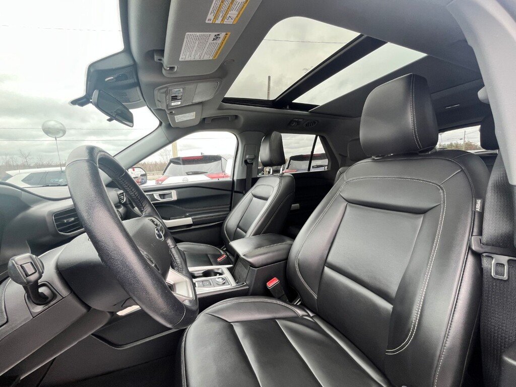 2022 Ford Explorer XLT-8