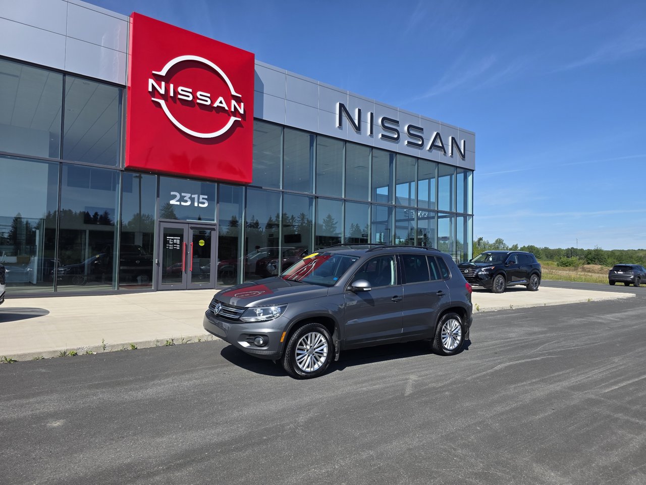 Gray 2016 Volkswagen Tiguan SUV / Crossover Automatic