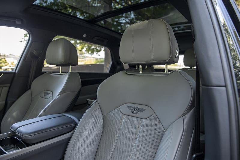 New 2023 Onyx Bentley BENTAYGA EWB image 21