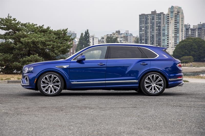 Used 2023 Moroccan Blue Bentley EWB Azure image 8