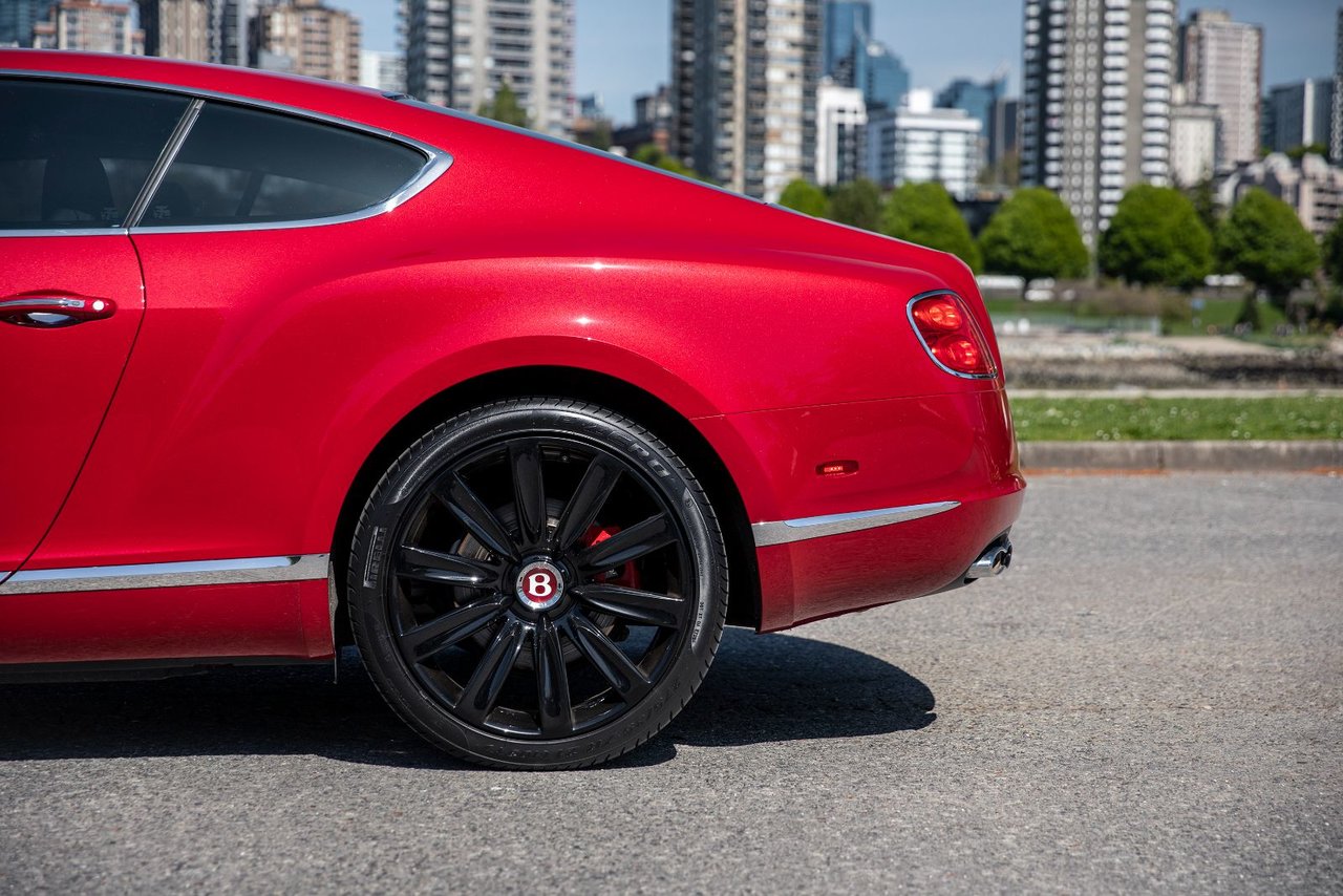 Used 2013 Dragon Red Bentley V8 image 10