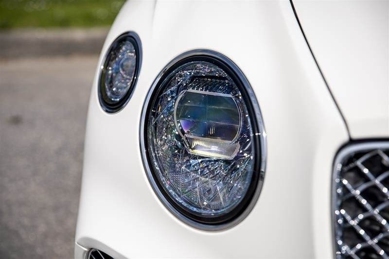 Used 2020 Glacier White (Solid) Bentley V8 image 3