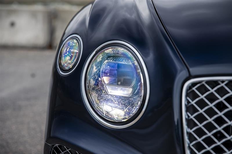 Used 2022 Dark Sapphire Bentley V8 image 3