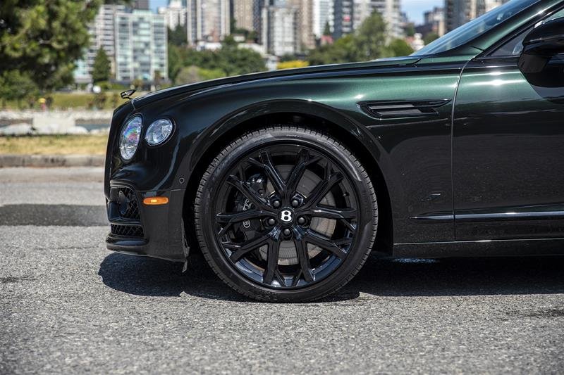 New 2023 Midnight Emerald Bentley FLYING SPUR S V8 image 8