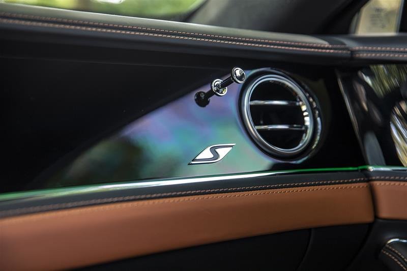 New 2023 Midnight Emerald Bentley FLYING SPUR S V8 image 18