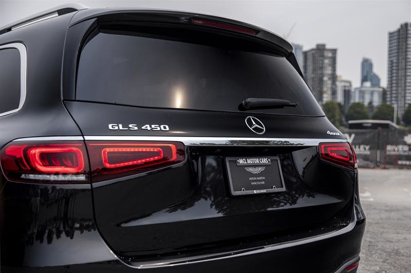 Used 2022 Black Mercedes-Benz 4MATIC SUV image 10