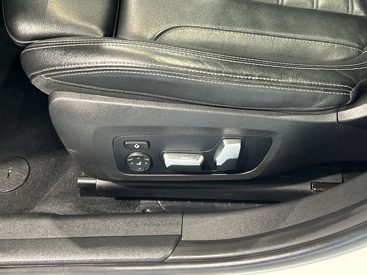 2021 BMW 330i XDrive Sedan (5R79) | Enhanced PKG, Toronto, Cash