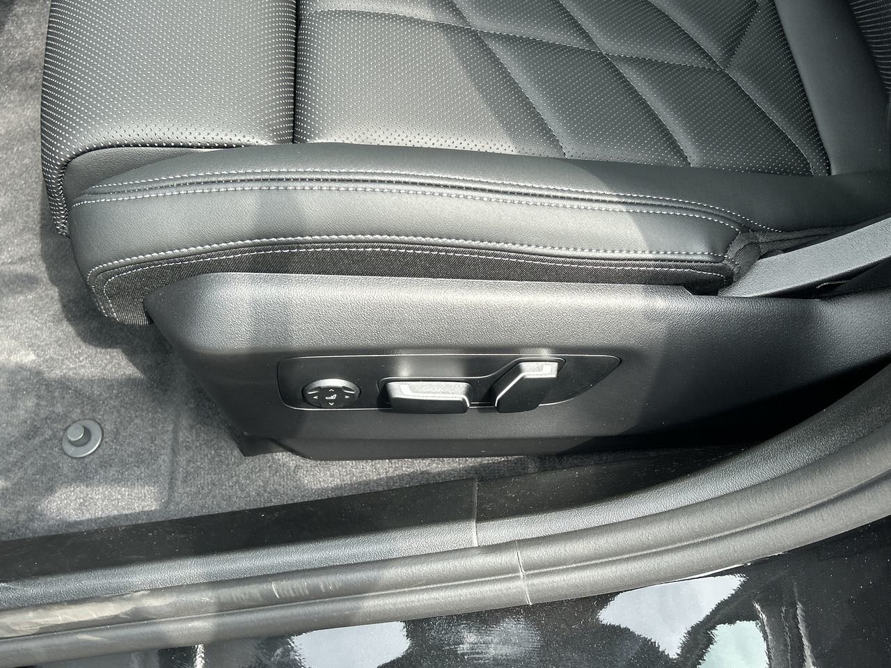 2026 BMW 5 Series Sedan PHEV 550e xDrive, Toronto, Cash
