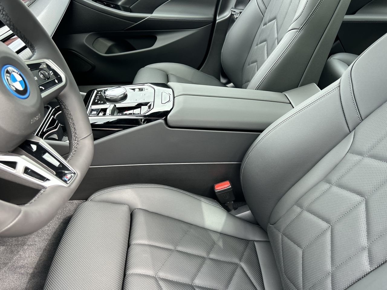 2026 BMW 5 Series Sedan PHEV 550e xDrive, Toronto, Cash