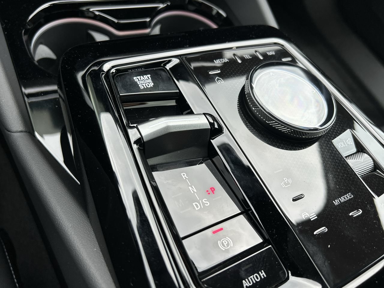 2026 BMW 5 Series Sedan PHEV 550e xDrive, Toronto, Cash