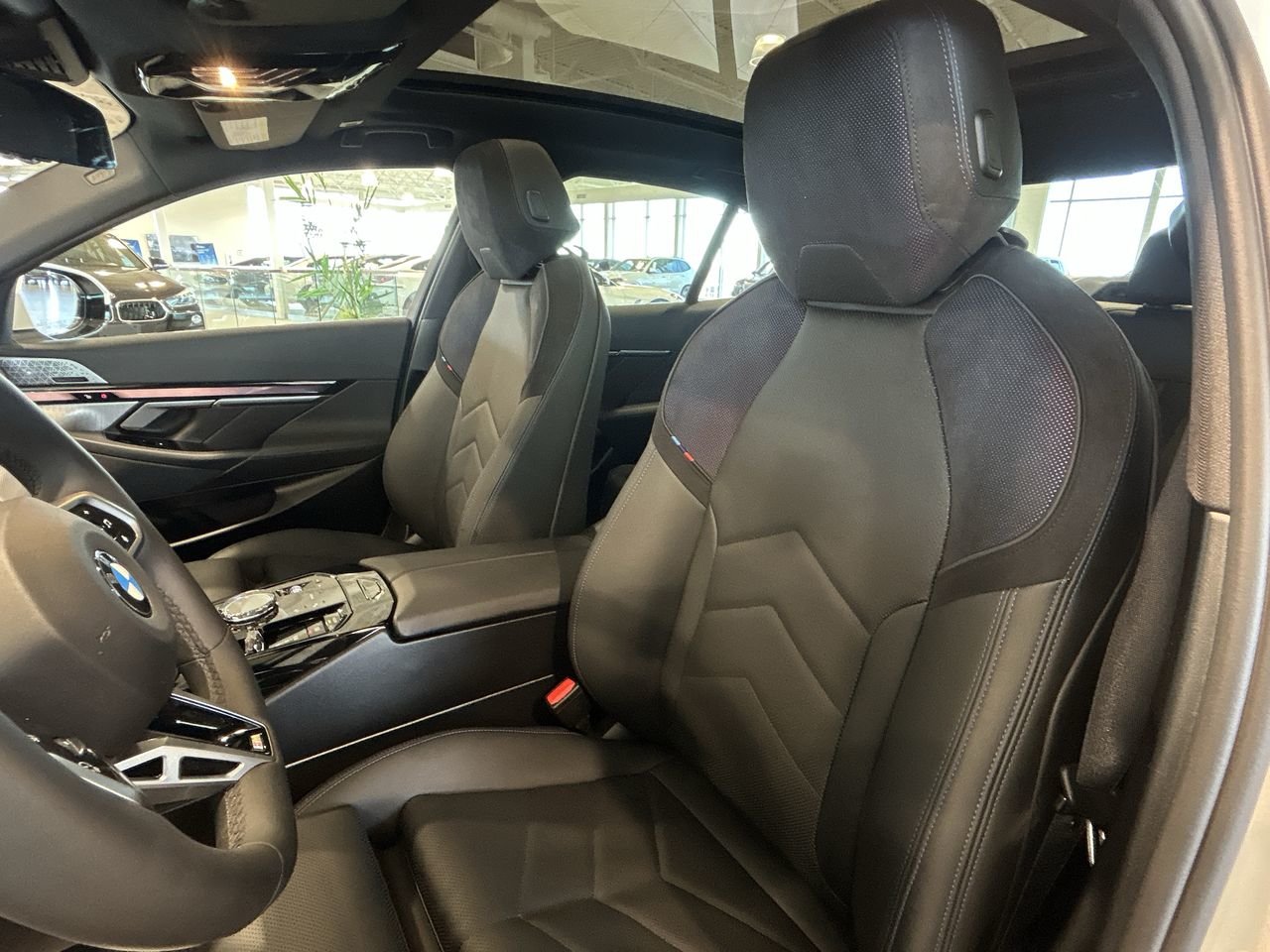 2026 BMW 530i xDrive Sedan | Essential PKG | M Sport PKG, 多伦多, 全款车