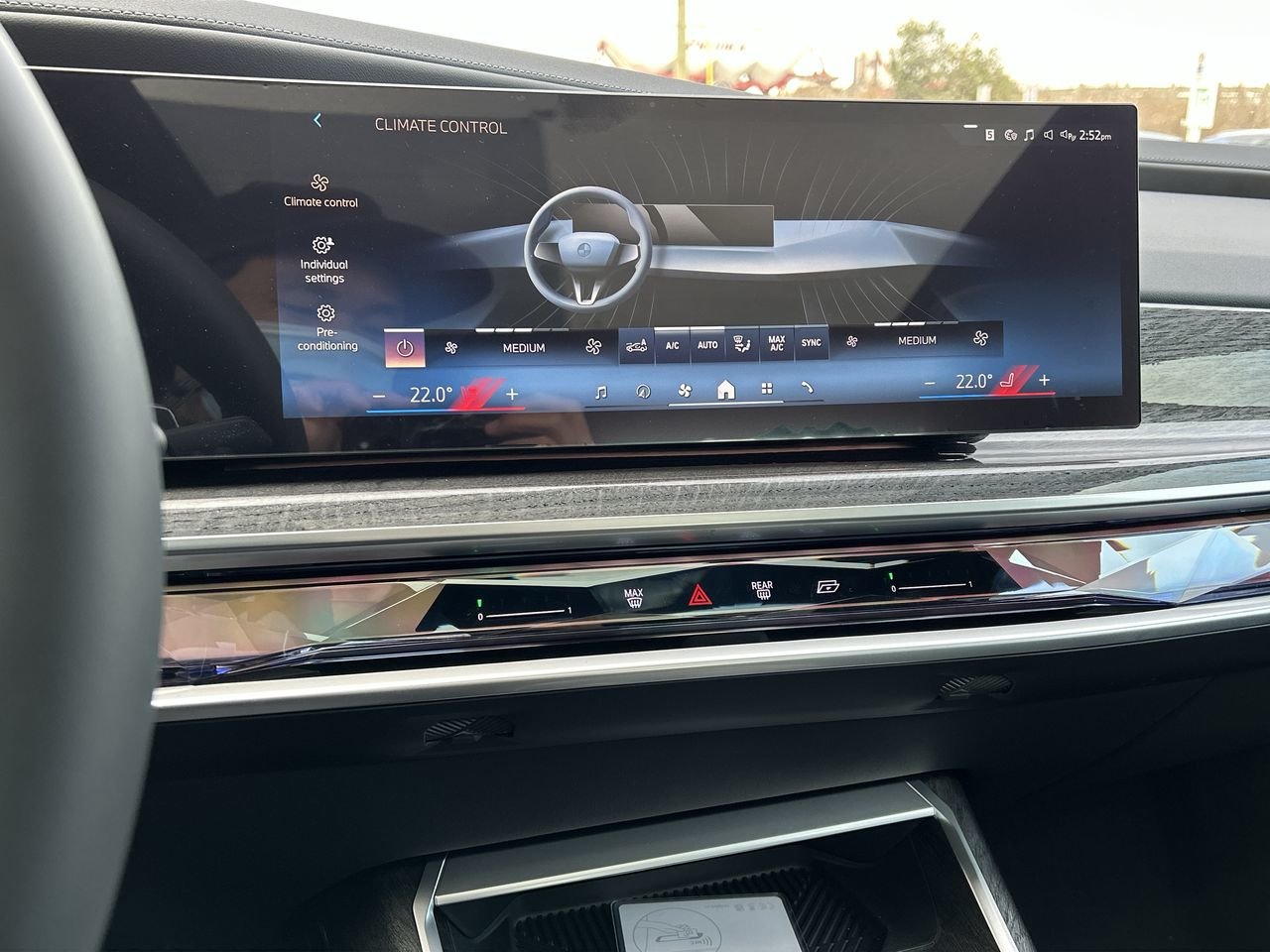 2024 BMW 7 Series PHEV 750e xDrive, Toronto, Cash