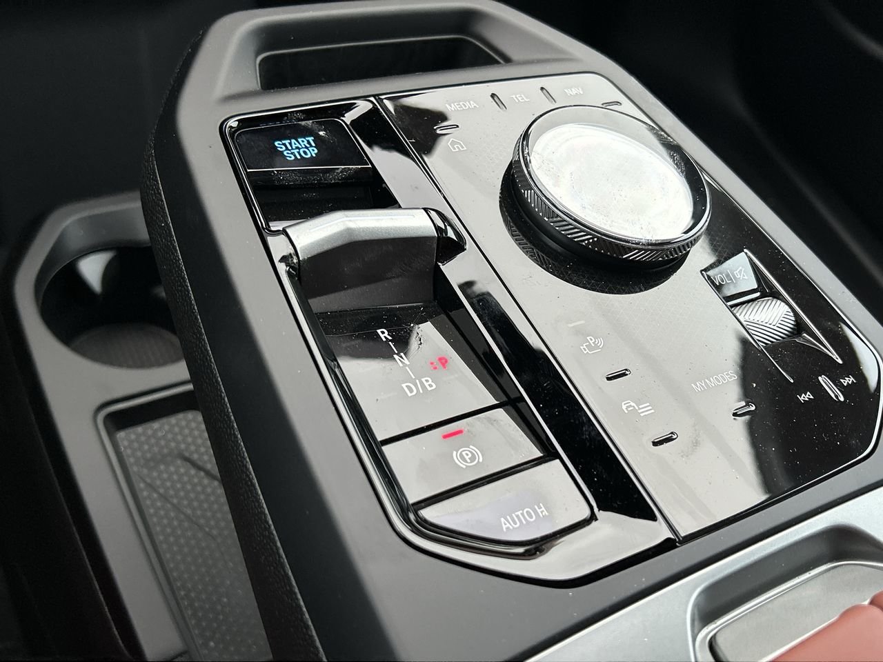 2026 BMW iX xDrive60, 多伦多, 全款车